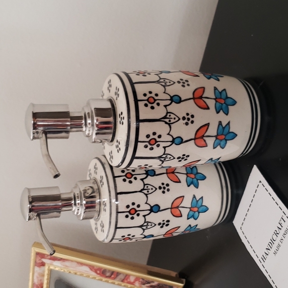 Set of 2 Hand Painted Floral Ceramic Soap Dispenser - Picture 6 of 8